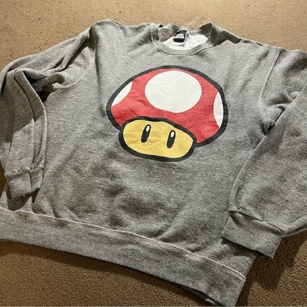 2014 SUPER MARIO MUSHROOM NINTENDO JERZEES MEDIUM CHARCOAL CREWNECK SWEATER
